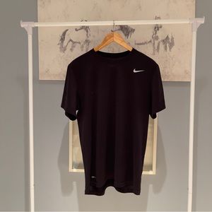 The Nike Tee - Dri-Fit